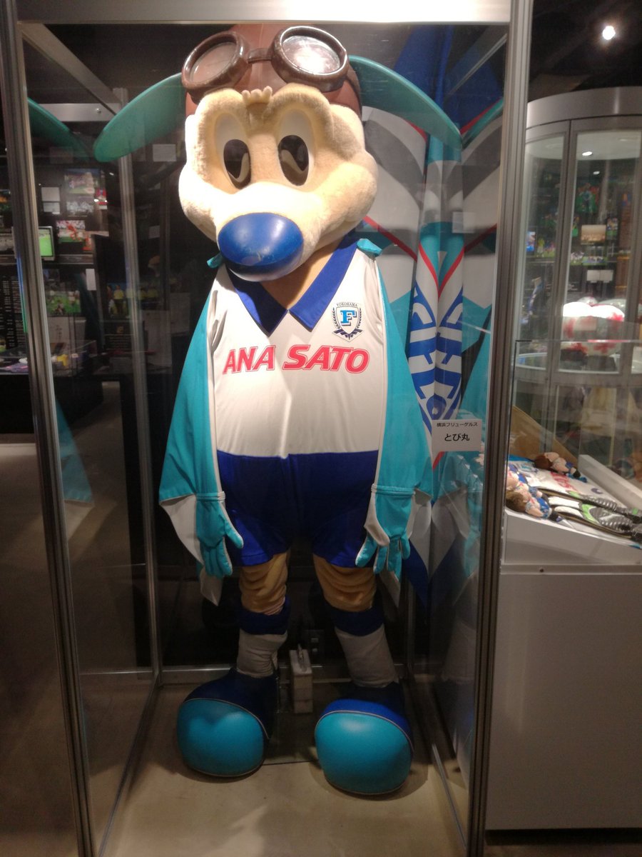 ✈️ UM MASCOTE DESCONHECIDO NA J.LEAGUE: Tobimaru, um esquilo voador, era o mascote do Yokohama Flügels. Ele se aposentou no ano de 1998, quando o Flügels fechou as portas, e acabou sendo extinto. Hoje, a fantasia de Tobimaru está armazenada em uma caixa de vidro, em um museu.