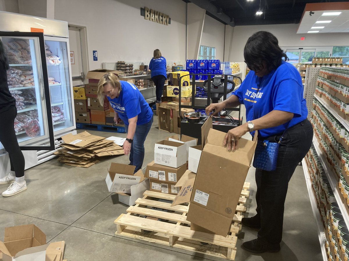 Shout out to our team for their hard-work at the Food Bank of Northwest Louisiana for the United Way Day of Caring event!