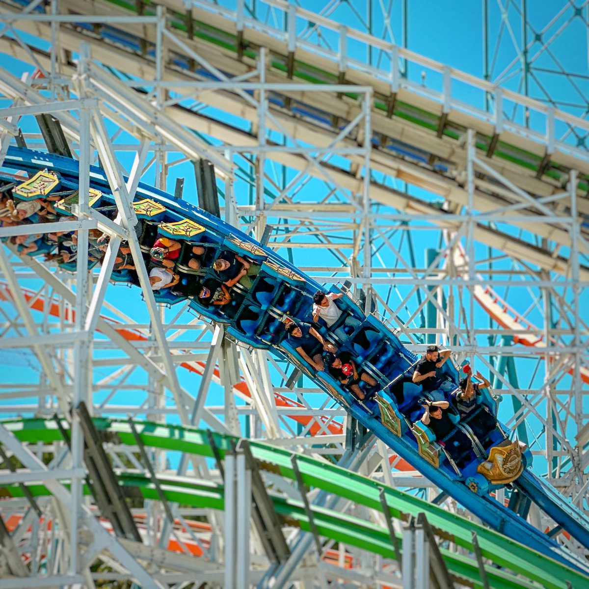 Twisted Colossus at Six Flags Magic Mountain! 

#twistedcolossus #sixflags #sixflagsmagicmountain #rmc #themepark #rollercoaster #amusementpark #coasterenthusiast #thrillride #photography