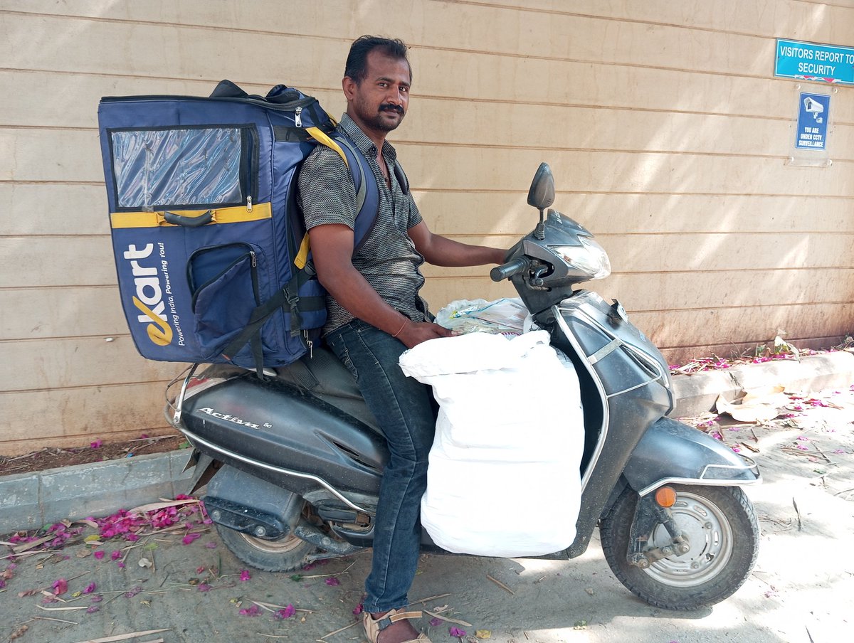 Shivappa, Bengalurean &  delivery man of #ekart, part of #WALMART owned @Flipkart . #Ecommerce is creating jobs in #delivery #warehousing #callcentre #technology #seller #Accounting #merchant etc
@FlipkartStories @myntra @Walmart @FollowCII @ficci_india @nasscom @startupindia