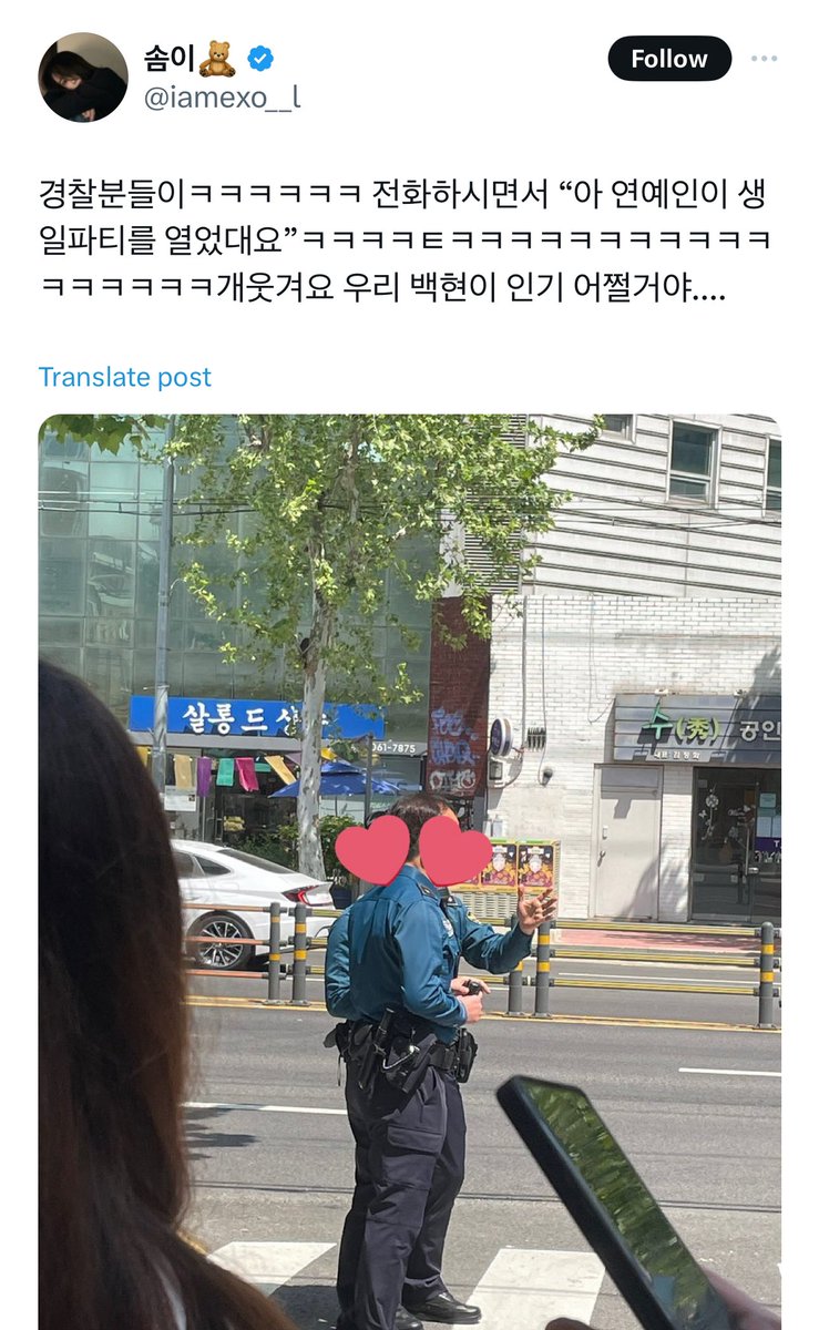 The line for Baekhyun's STOCK : 0505 birthday cafe got so long that police officers had to come and hold an emergency meeting with the INB100 staffs due to safety issues 😭 one of them was on a call and said 'Ah, a celebrity opened a birthday cafe' 
Byun baekhyun's power yall