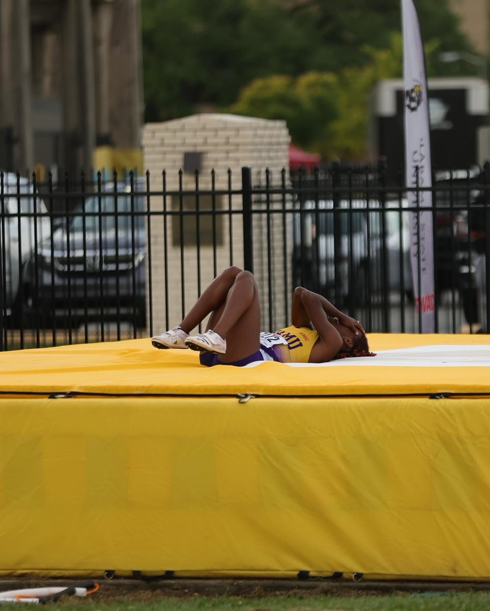 🥇 𝐒𝐖𝐀𝐂 𝐂𝐡𝐚𝐦𝐩𝐢𝐨𝐧🥇 Syriah Burks is the winner of the #SWACTF Women’s Pole Vault, she also set a new Personal Record with 3.36m !! #SWACTF | #BuildingChampionsForLife