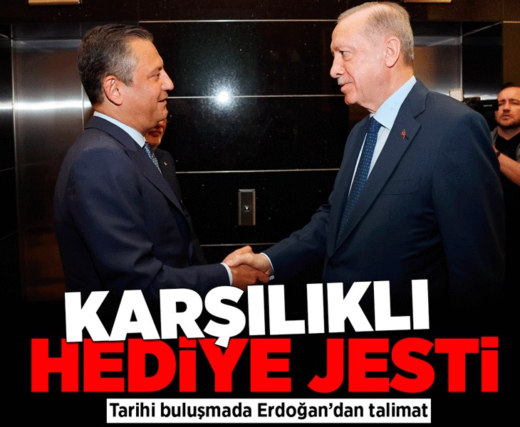 📰 8 yıl aradan sonra tarihi buluşma! ◾ Karşılıklı hediye jesti milliyet.com.tr/gundem/8-yil-a…