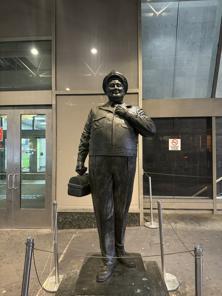 Paid my respects to the greatest bus driver in the history of #nyc #NewYorkCity #ralphkramden #thehoneymooners #wpix @wpix