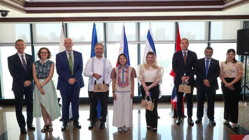 We joined Mayor Abby Binay in honoring the National Days of various diplomatic missions. 🏙️ #Makati City shares a special connection with the EU as the home of the #EUinPH Delegation! 🇪🇺🤝🇵🇭 📸 City Government of Makati