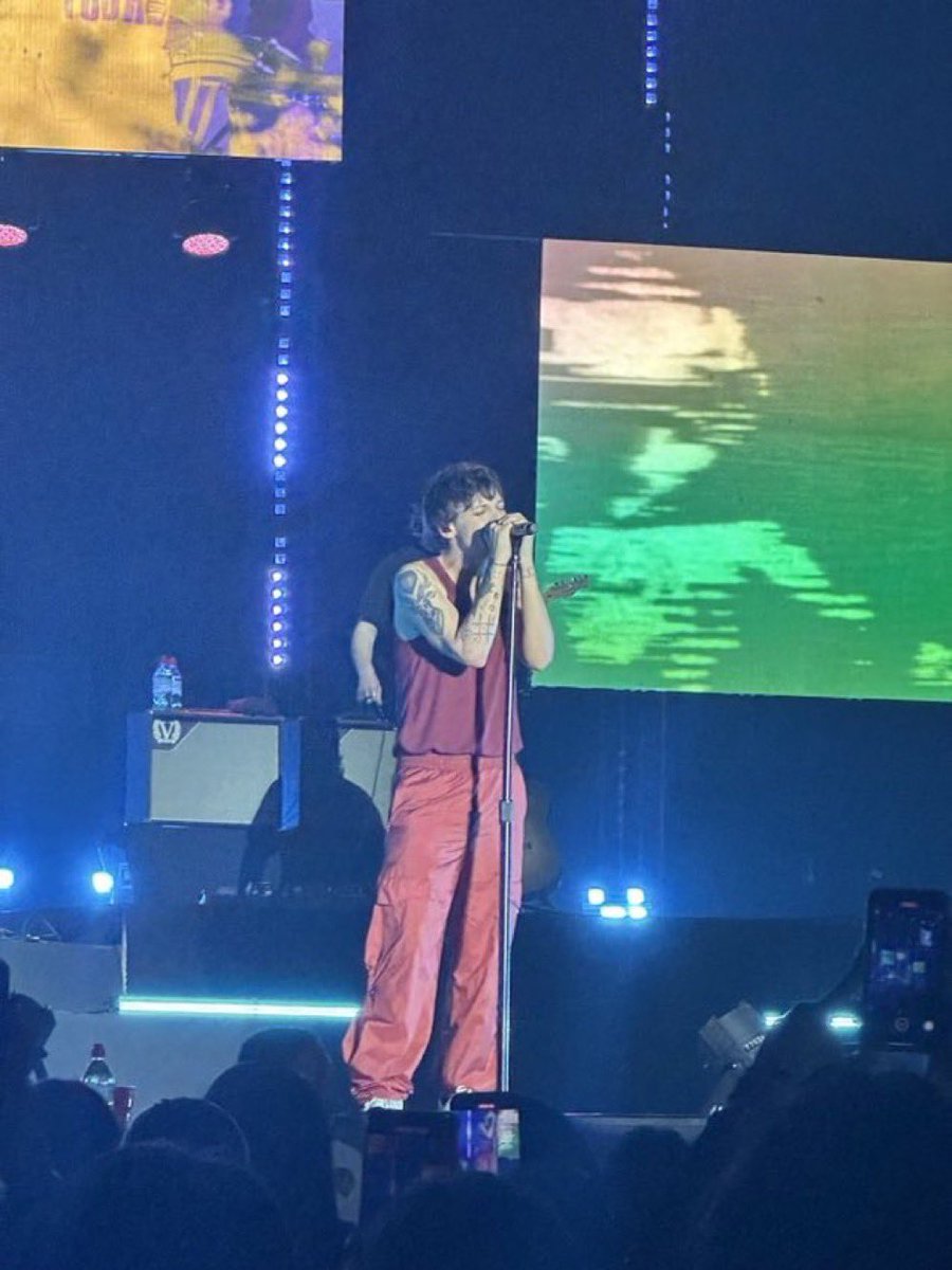 Panama City Louis Tomlinson FITF Recap: changed order of setlist from previous leg; “You sound fucking great Panama!”; SANG A NEW COVER “CHEMICAL” BY POST MALONE; “I fucking love you, Panama City!”; Outro Song: Living for the Weekend by Hard-Fi