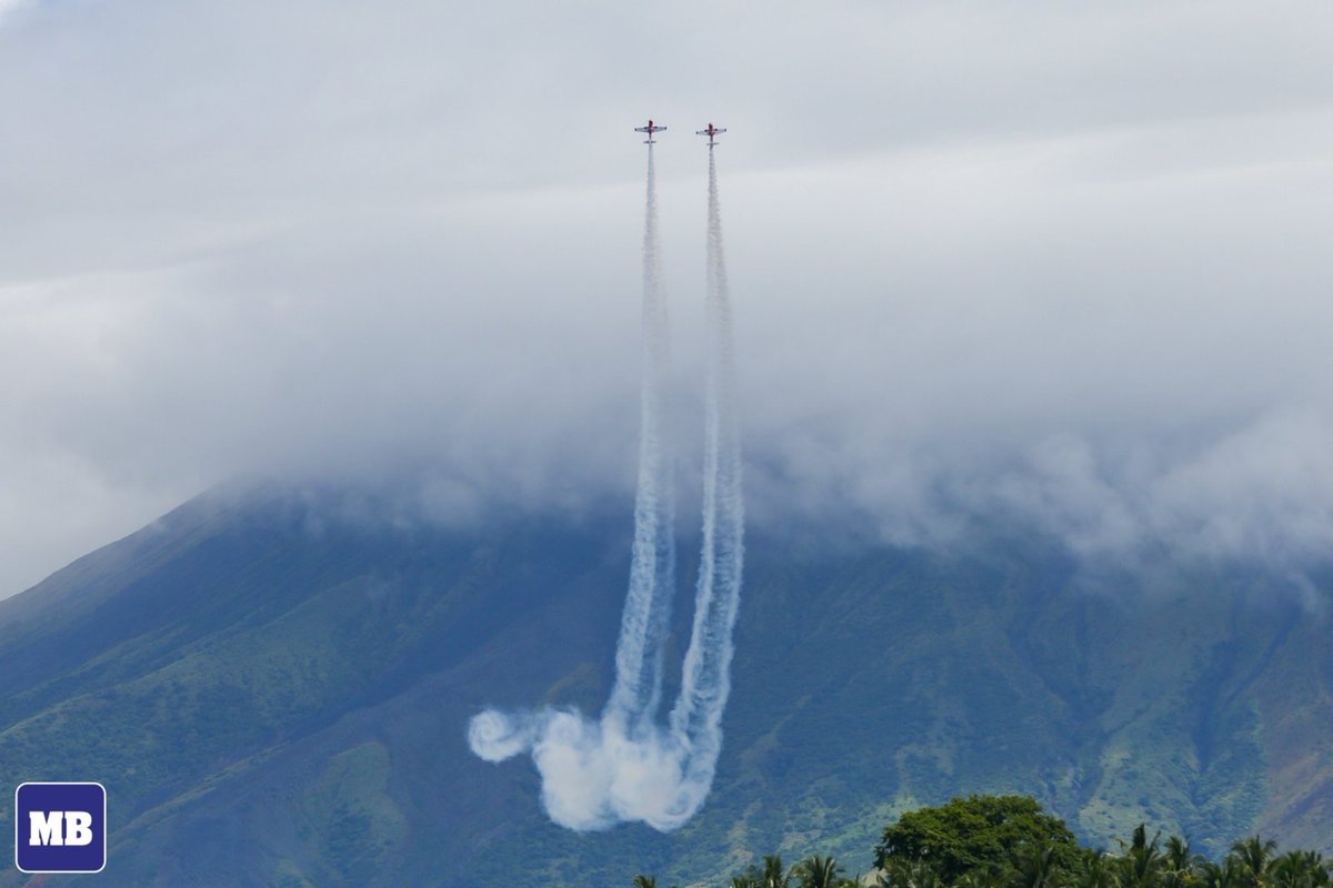 LOOK: Planes by the Global Stars aerobatics team perform a thrilling air show during the Bicol Loco Hot Air Balloon and Music Concert Festival at the Old Legazpi Airport in Albay, Bicol on Friday, May 3.

Over a thousand Bicolanos and local as well as foreign tourists gathered to…