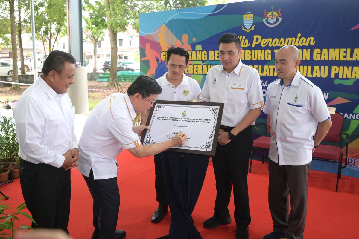 Penuhi hasrat penduduk, Kerajaan Negeri naik taraf gelanggang bola keranjang Taman Gamelan Indah facebook.com/share/p/SuwFtm…