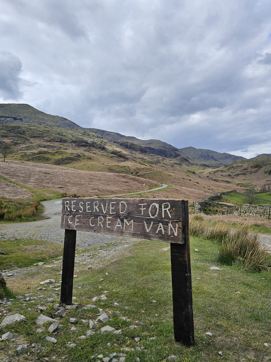 Good morning 😊
1st #Fingerpostfriday of May! 🩵💛Taken last week on way up to Coniston old man ⛰️  #LakeDistrict 
Loved the reserved for Ice Cream van sign I saw on the way back 🍦