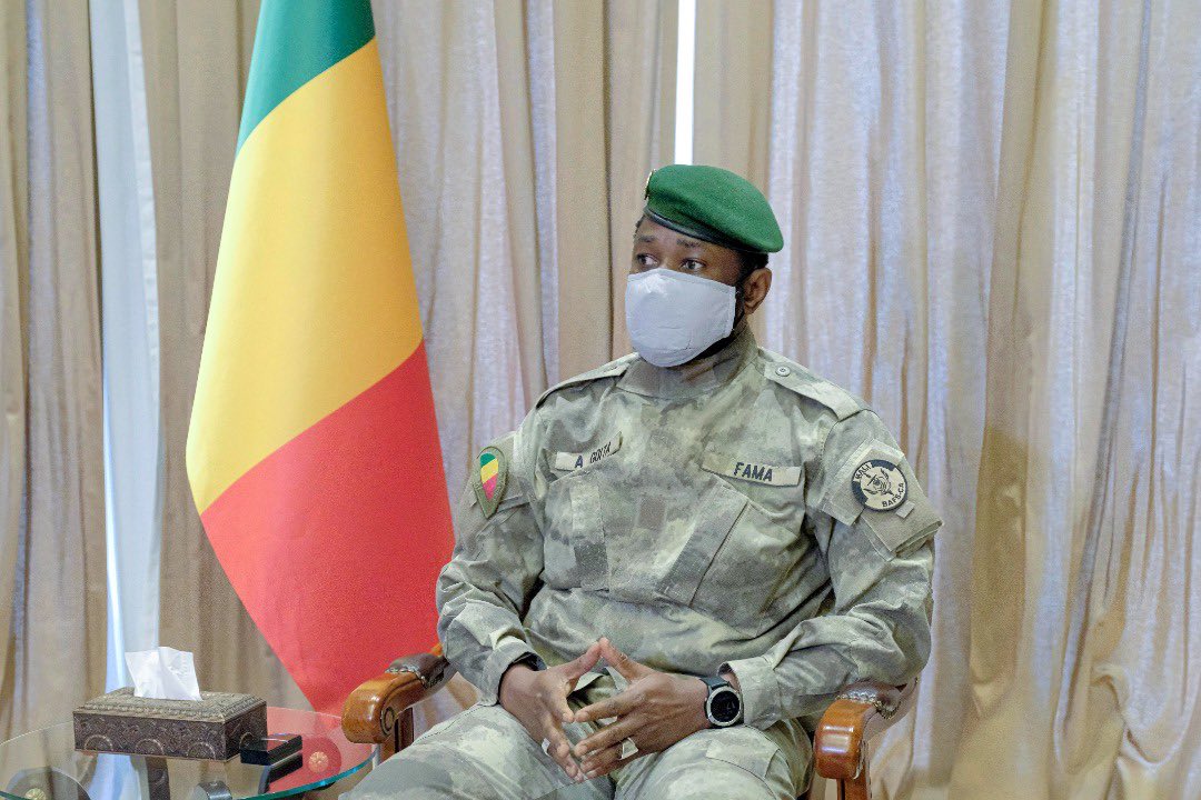 Ça me rend tellement heureux de voir qu’il y a plus aucune base militaire étrangère dans mon Mali 🇲🇱 aucun pays ne devrait laisser la sécurité entre les mains d’une puissance étrangère ! C’est ça aussi la souveraineté ! C’est une tâche qui appartient à vos propres militaires.