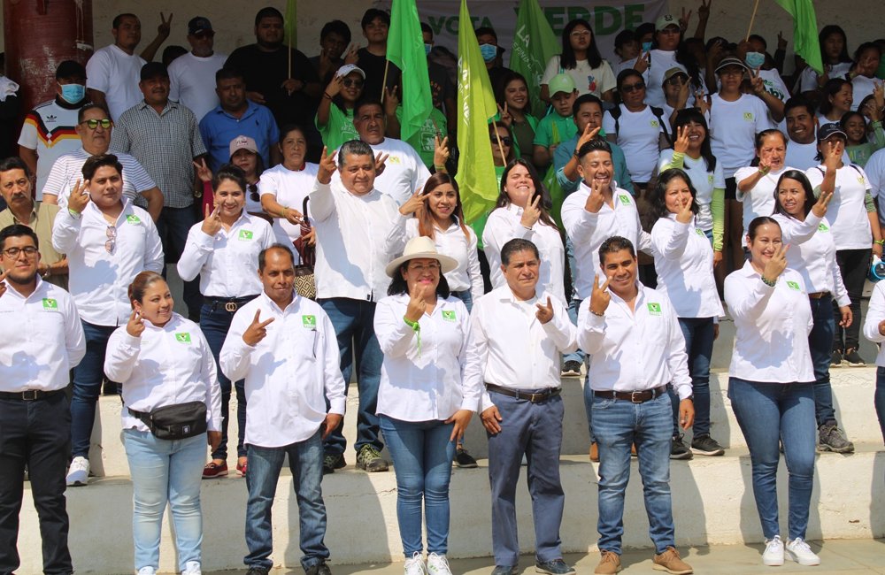 #Política | “Hace 3 años confiaron en mí para liderar este municipio y lo hicieron con la esperanza de un futuro mejor. Hoy, al mirar hacia atrás, puedo afirmar con certeza que hemos avanzado”, señaló Gaby Díaz durante el arranque de su campaña en San Jacinto Amilpas.

#LeerMás