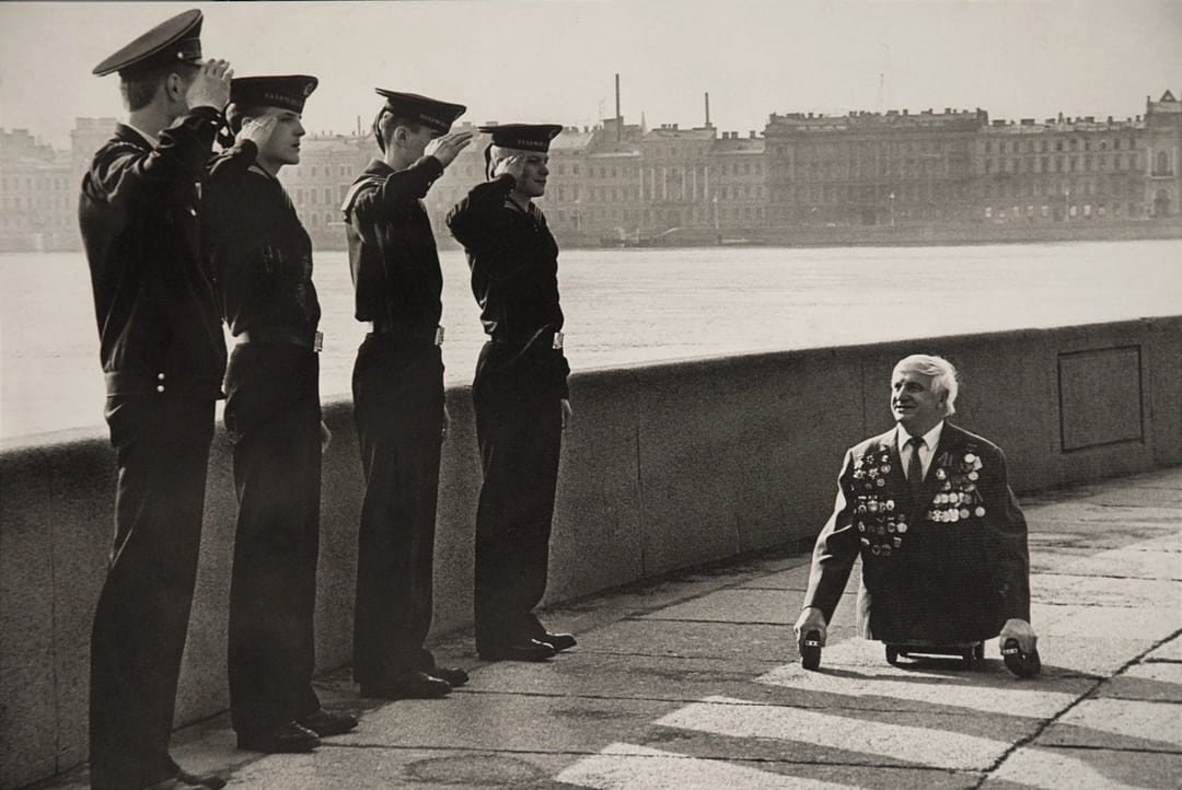Sailors saluting a WW2 veteran, Leningrad, 1989