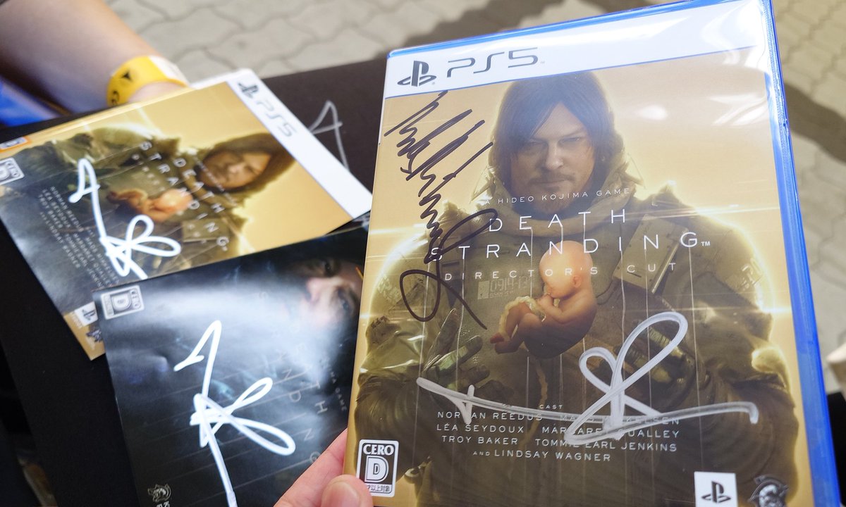デスストのゲームパッケージにノーマンのサイン！🤩👍👍🌈✨
#DEATHSTRANDING
#大阪コミコン2024