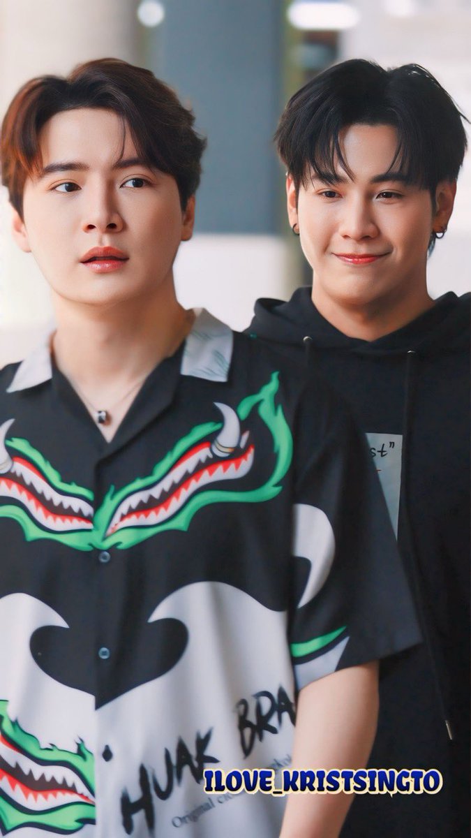 TEAMPERAYAPH1's tweet photo. #KristSingtoFanMeeting
#คริสสิงโต #KRISTSINGTO 
#PERAYA 
Why concert is called this name? 
🦁We think about the first concert in my life, the name is "Peraya party". This time the concert is like coming back again, a new starting.
🐢that is, it's a big house that opens up for... https://t.co/JZPfChxxzR