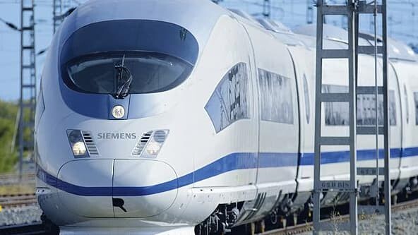 Face à Alstom, Siemens remporte le contrat pour fournir le premier TGV des Etats-Unis l.bfmtv.com/HEIB