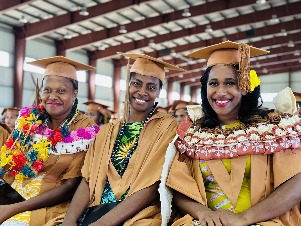 What a momentous day!

3️⃣9️⃣6️⃣ graduates 
6️⃣2️⃣% female graduates 

I am confident that you will continue the great legacy of our Pacific forebears, championing the importance of education and collective actions to our regions shared agenda and common problems.
 
#BluePacific #USP