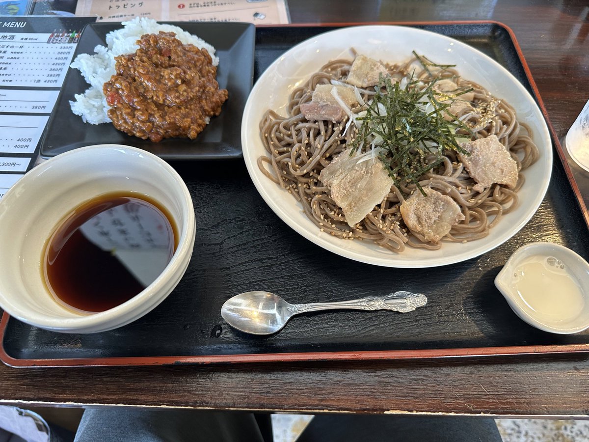 腹減ったので冷たい蕎麦食ってる