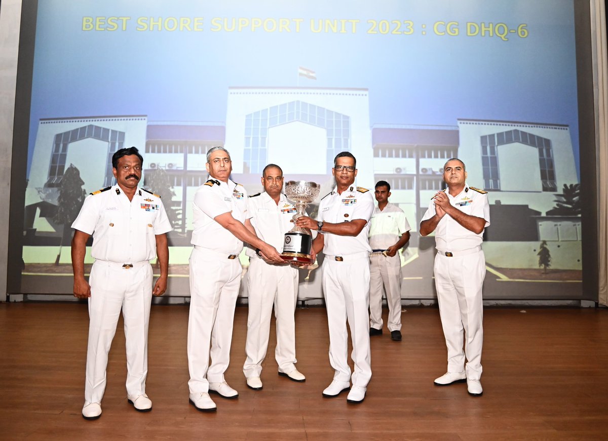 Recognising excellence in service! Inspector General Donny Michael, TM, Coast Guard Commander Eastern Seaboard awarded @IndiaCoastGuard District HQ No. 6 (Andhra Pradesh) the 'Most Spirited Establishment' award, and to #ICGS Anmol the 'Most Spirited Ship' award. Your commitment…