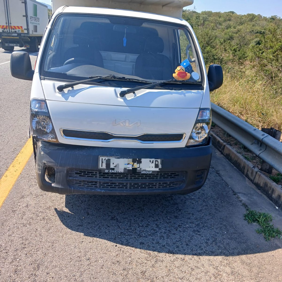 #sapsMP #DrugsOffTheStreets
Once again Police made a major breakthrough and apprehended a 23-year-old man with about R4 583 370 worth of suspected cocaine on the N4 Road during a minor accident at Valencia near Nelspruit on Thursday, 02 May 2024. NP
saps.gov.za/newsroom/selne…