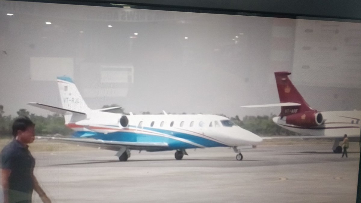 Cong claimed: Don't have money to buy train tickets Picture today: Gandhis reach Raebareli in 2 charter planes