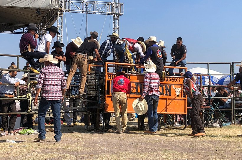 Cierran festejos de aniversario en la Unión Antorchista con jaripeo de lujo sobre-t.com/cierran-festej…