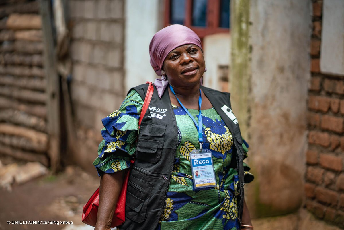 Une héroïne du quotidien ! Il n’y a pas meilleure manière de décrire Aziza, une agente de santé communautaire soutenue par l’UNICEF en République démocratique du Congo. #PourChaqueEnfant, des vaccins vitaux.