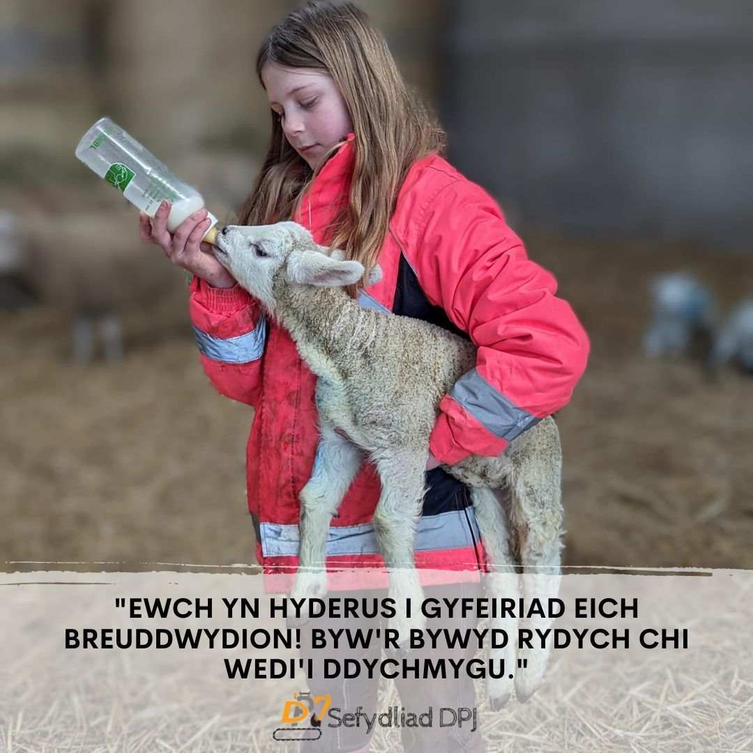 Bore Da • Good Morning 🚜 
'Go confidently in the direction of your dreams! Live the life you have imagined' 

☎️ I siarad • To talk: 0800 587 4262 

📱Neu testun • Or text: 07860 048799 

🕰️ Ar agor 24/7 • Open 24/7 

#ShareTheLoad #RhannwchYBaich 

📷:  Alyshia Butcher