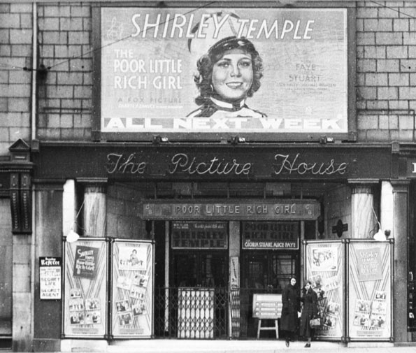 🎞️ #CinemaArchives 1936 visiting The Picture House, at 181 Union St., Aberdeen to see Shirley Temple's film, 'Poor Little Rich Girl' with Alice Faye. 1914 Opened 1950 Became the Gaumont 1973 Closed & Demolished 📽️ @silvercitylibs ow.ly/tpM050RqJhn