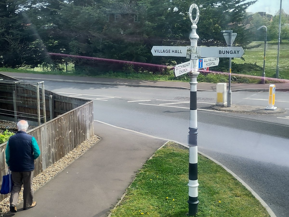 It's @FingerpostFri from the top deck of the X41 bus in Ditchingham. #fingerpostfriday