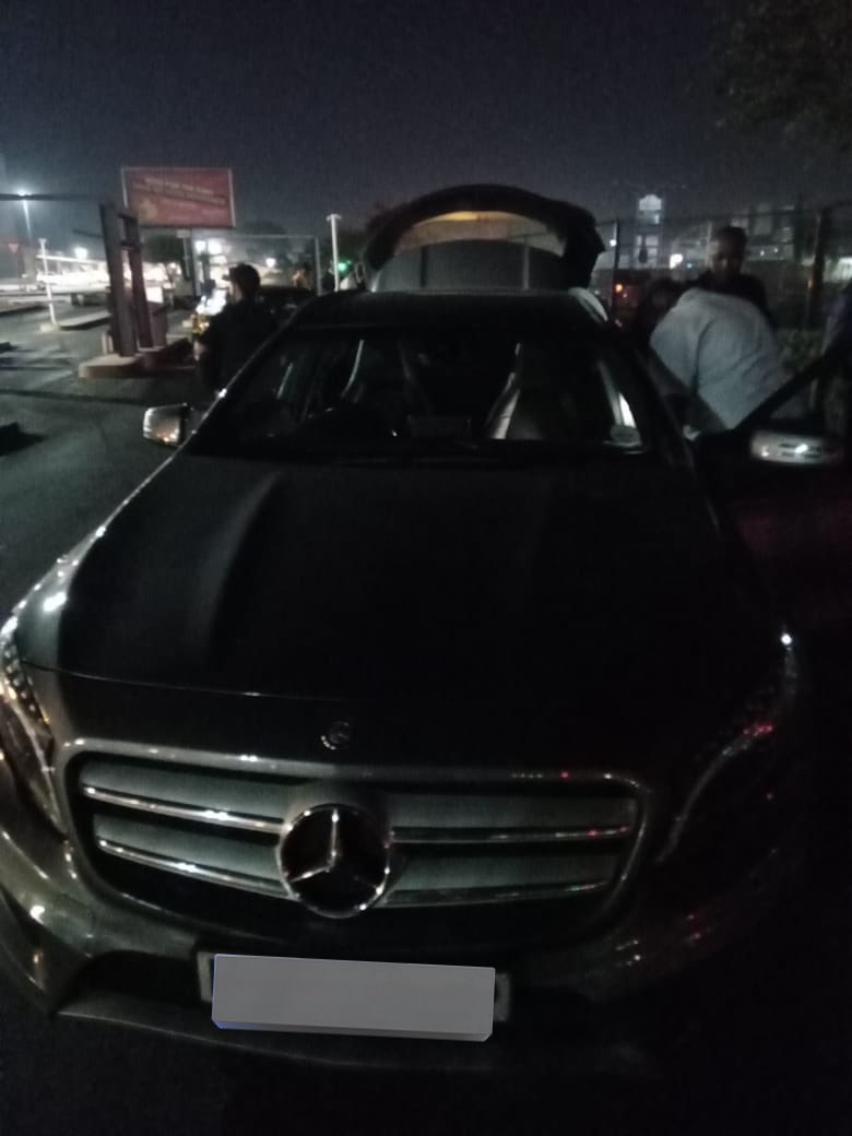 Abramjee's tweet photo. Two card scammers arrested: Boksburg North. Various seizures made. 

#CrimeWatch https://t.co/jVPUzcFJwd