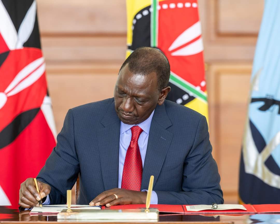 President William Ruto has chaired two Cabinet meetings to deliberate on extra measures to mitigate the devastating effects of flooding, mudslides, and landslides in many parts of the country and intensify the government's #FloodReliefEfforts! The government's efforts are bearing…