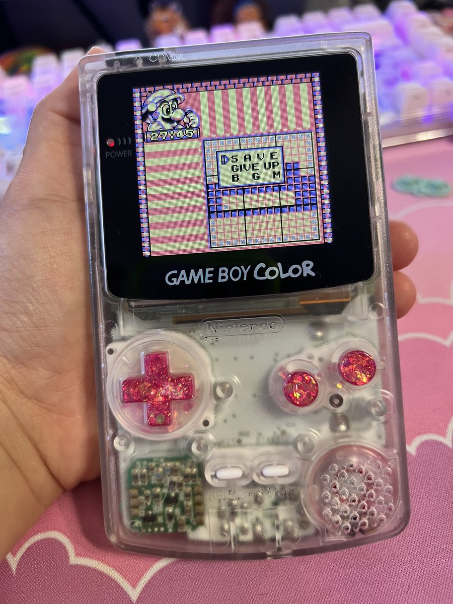 crystal_is_cozy's tweet photo. I really can’t stop staring at it. It’s so pretty 🥰 #GameBoy #gameboymod #oled https://t.co/tbNet2R6qC