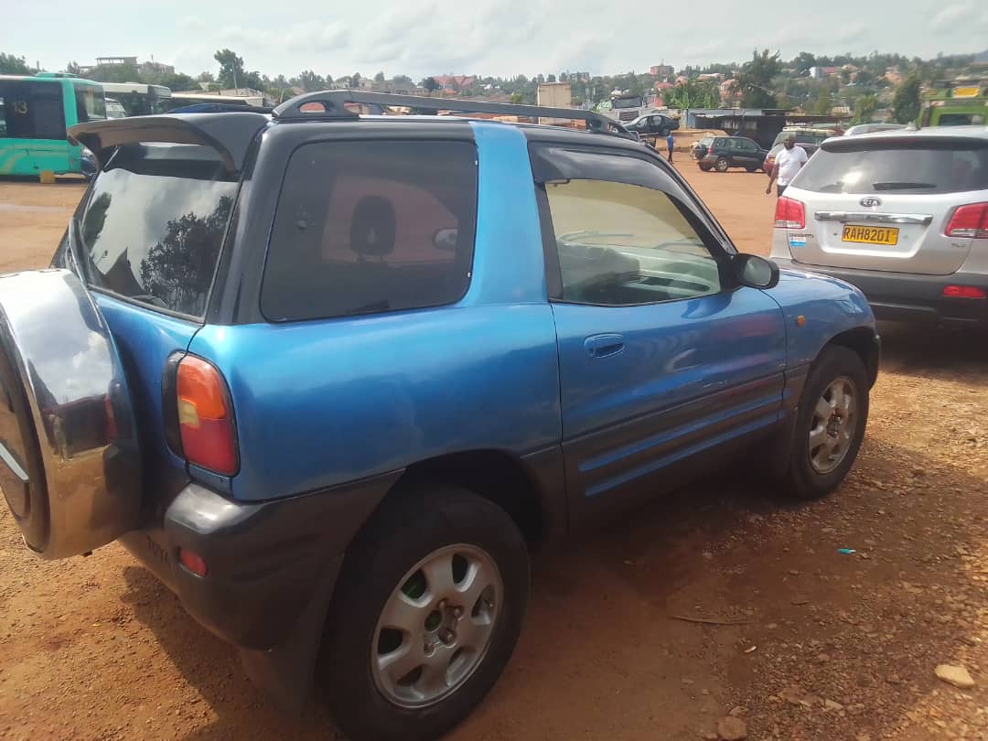 Rav4 single door
Automatic Transmission 
2000
Priced @only_4m