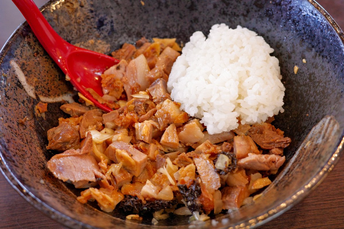 自家製拉麺 暖田。@常陸太田市堀町
・肉まぜそば(※テキトー盛り)
始まったばかりのレギュラーメニューだけど気になって来ました😆
卵黄の上にトリュフ✨
これがまたスゴく良いアクセントになってウマーい♡
具がめっちゃ余ってるし追い飯付くから〜
#ラーメンドボンチャレンジ 
これもう肉丼だわ🥰