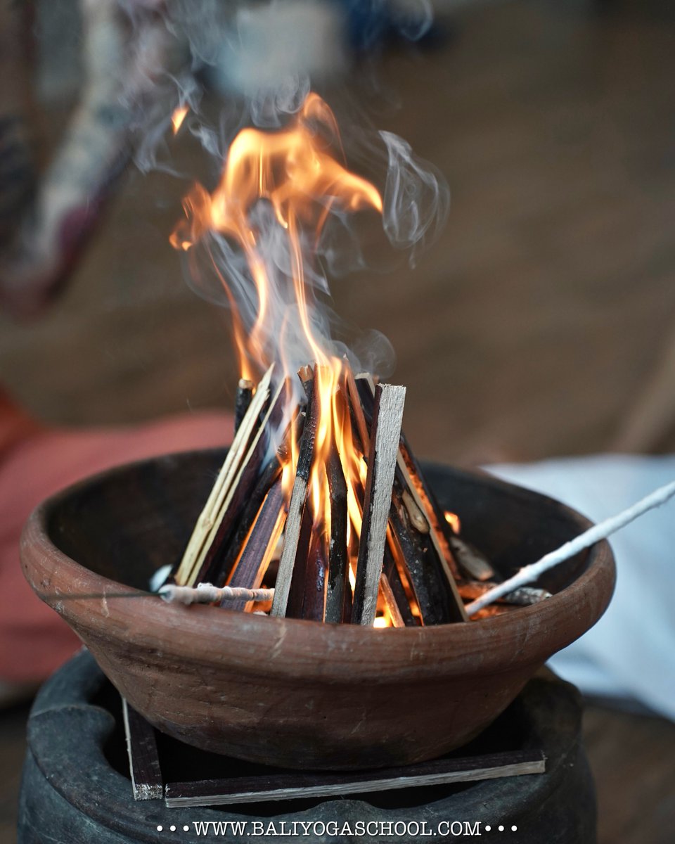 Hawan Kriya🔥
This is a sacred ritual to a consecrated fire, it allows us to purify the environment within and around by giving offerings to the fire💫Agni (the fire) element is a messenger that connects us with the universal consciousness✨#baliyoga #yogateachertraining #bali