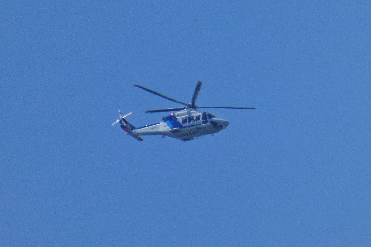 Leonardo AW139 JA94NH さん、上空通過。
#今日の飛写体