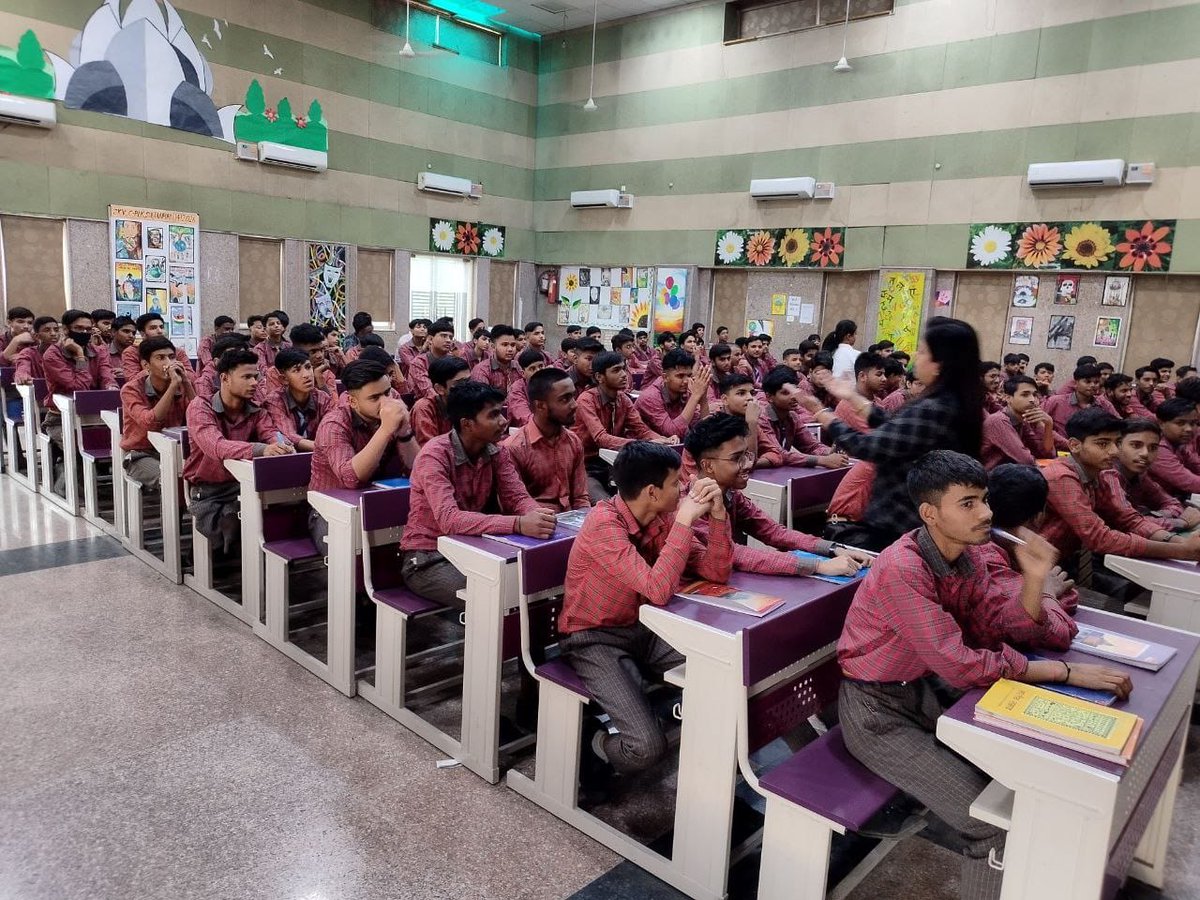 Ms. Anchal & Ms. Parul conducted session on Career Counselling on AI based Digital Marketing with its possible future scope for 135 students of Class 10th & 12th at SBV, C Block, Sultanpuri (1412005) District-NW B @drmanishadiet @VidyanjaliDelhi @Dir_Education @vidyanjali_edu