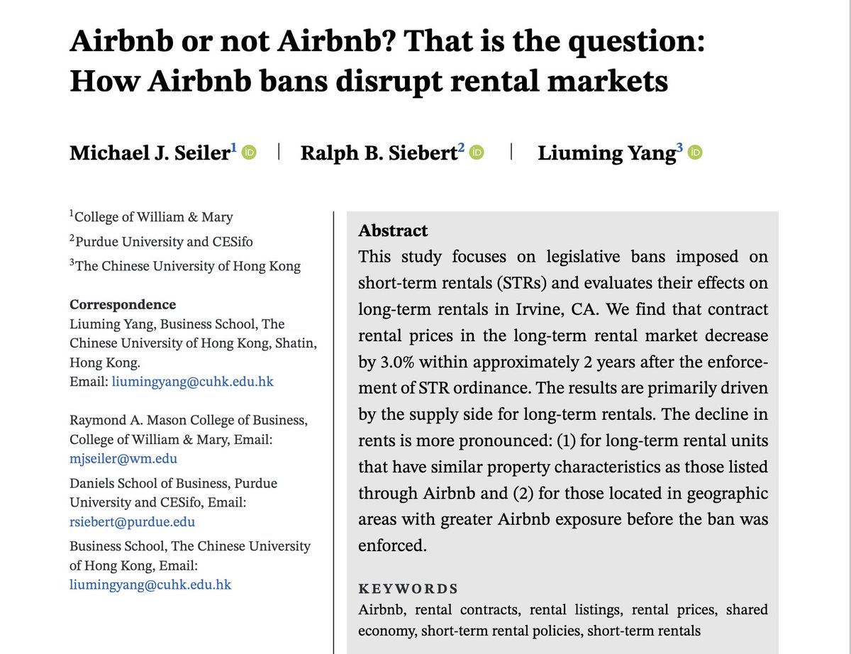 La prohibición de Airbnb en Irvine (EEUU), que redujo un 27% su oferta en dos años, generó los siguientes efectos causales: 1⃣Precio de alquileres disminuyeron un 3% esos dos años siguientes. 2⃣Aumentaron anuncios y contratos de alquiler a largo plazo. onlinelibrary.wiley.com/doi/full/10.11…