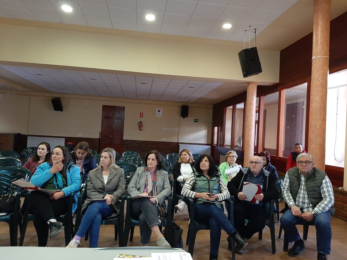 Una docena de personas asisten a la jornada de emprendimiento de AMEP @ceoecuenca en Mira @sspa_network @JCCMCuenca @DipuCuenca ceoecuenca.es/portal/lang__e…