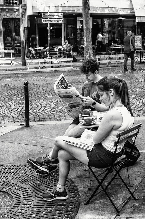 Bruno et Patricia - Photographer : Laurent DUFOUR
#2020 #2024 #24x36 #3x2 #40mm #Afternoon #Aprèsmidi #Canon #CheveuxLongs #Couple #EOS5DMarkIII #Eté #Europe #France #Journal #LaurentDUFOUR #Lecture #ModePortrait #Monochrome #NoiretBlanc

regards-parisiens.fr/collectif/brun…