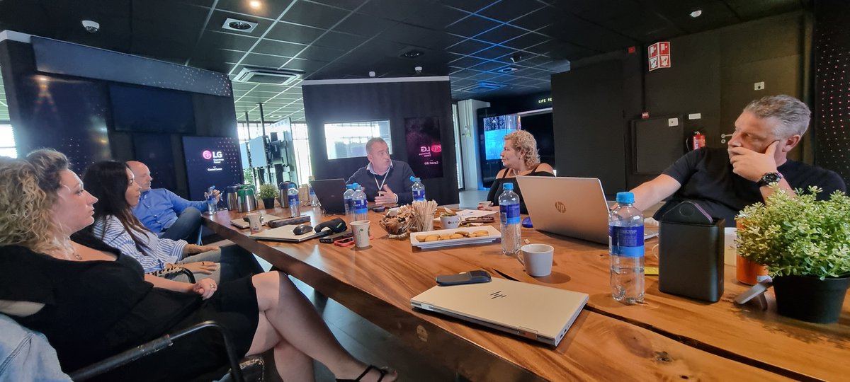 Part of the Epatra Benelux team was in the LG Information Display Benelux showroom yesterday, under the guidance of the expertise of Michel Houtzager. Our team engaged in enriching training sessions led by Michel, followed by a tour showcasing LG's latest innovations. From WebOS…
