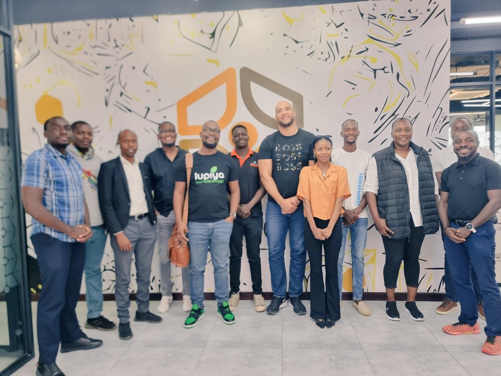 CurtoZambiano's tweet image. I am honoured to rub shoulders with some of the heavy weights in the Zambian startup space. 

@_HrvstApp kuChalo