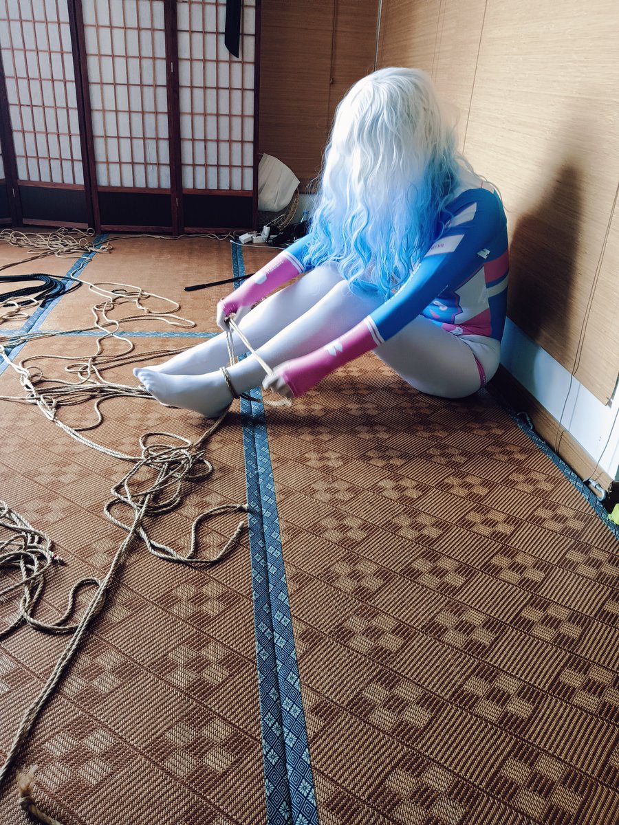 R：@cai23333 
是谁这么惨被捆完还要自己收拾绳子
是我…