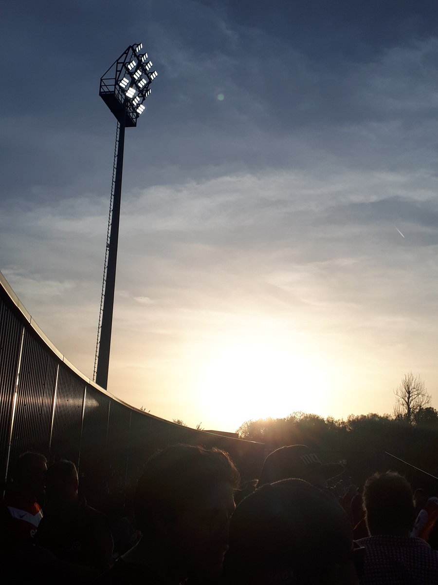 #FloodlightFriday 
Halbfinale Hessenpokal 2024
Sportpark Johannisau, Fulda
Gästeblock
Der OFC gewinnt nach Elfmeterschießen und steht im Finale #nurderOFC