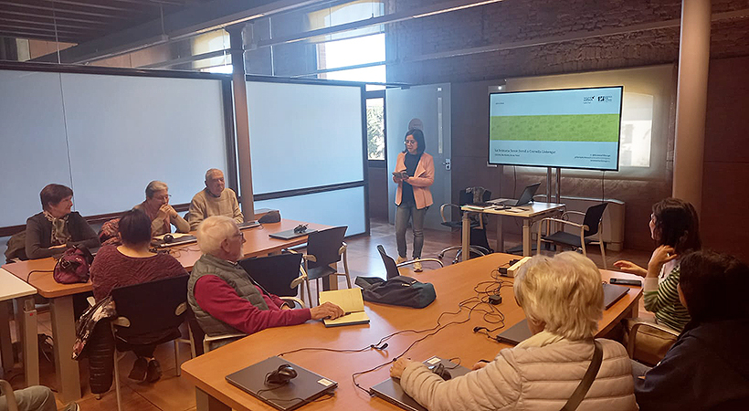 citilab's tweet photo. 📱👵🏼 La comunitat de sèniors del Citilab ha participat en el testatge de l'aplicació mòbil #SoundCollect, una activitat promoguda per @SciencefChange i l'Ajuntament de #Cornellà.
El #SeniorLab s'ha implicat en un diàleg sobre l'impacte del soroll urbà en la nostra salut.
👇 https://t.co/LippZZFP1C