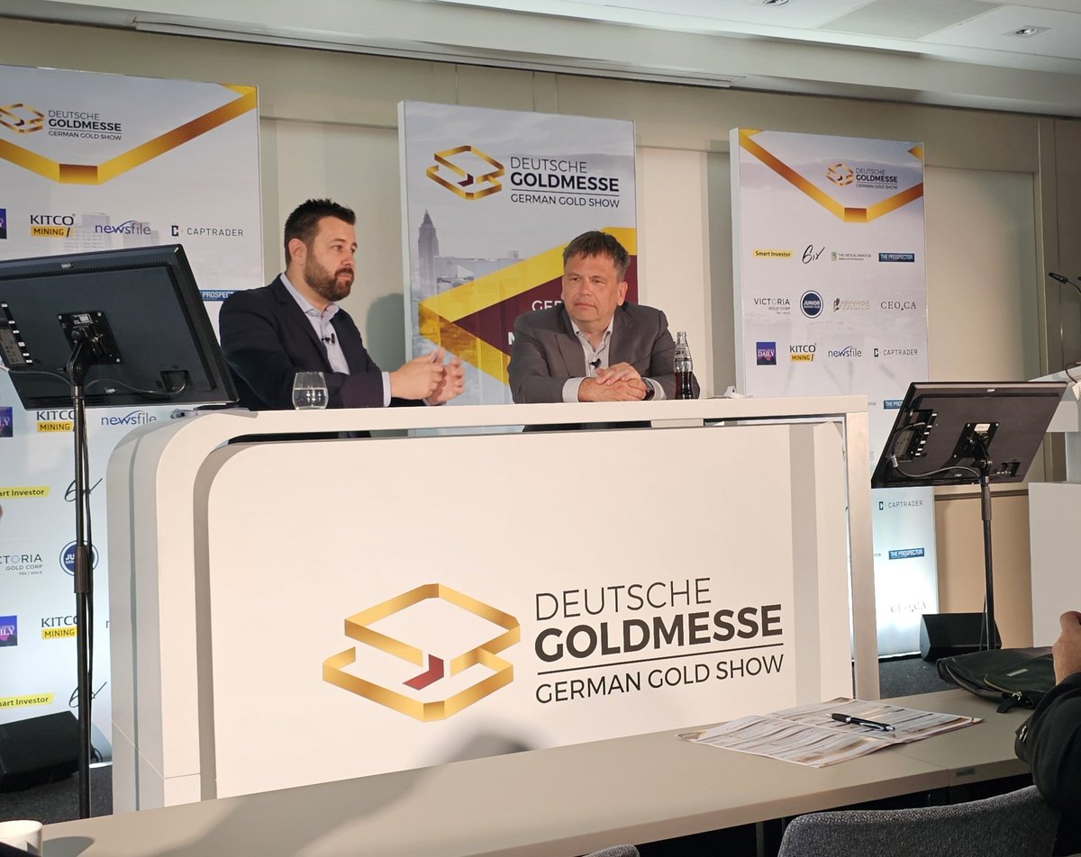 #dtgoldmesse: interesting keynote discussion between #gold mining expert and journalist #MarkusBussler and Kai Hoffmann, CEO of #DeutscheGoldmesse. Bussler: #goldmining stocks undervalued in current market environment.