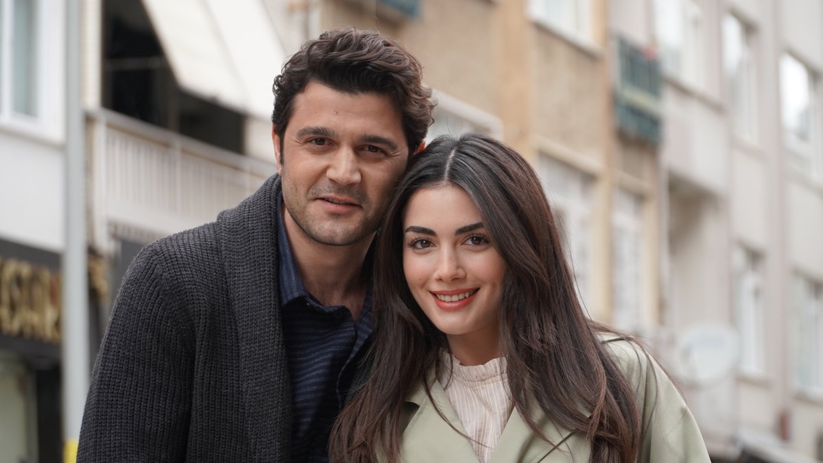 10 Mayıs'ta vizyona girecek 'Beyaz Eşya' filminde başrolleri Özge Yağız ile Burak Sevinç’ paylaşacak.