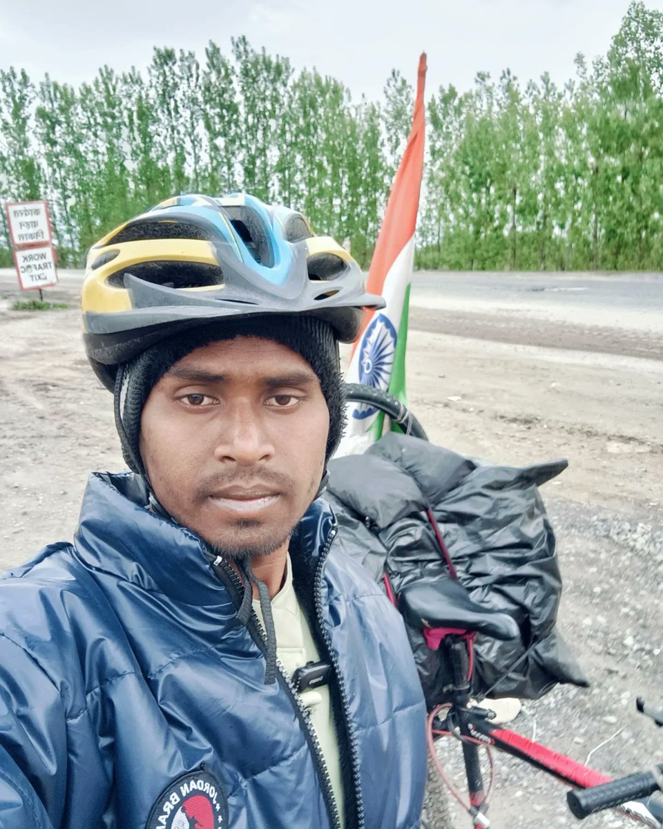 📍 Jammu Kashmir 
.
.
#travelwithoutmoney #travelwithnageshwar #allindiatour #allindiacyclerider #allindiatourbycycle #nageshwarvlogs #nageshwarcyclerider #savenature #savelife 🌿🍃
