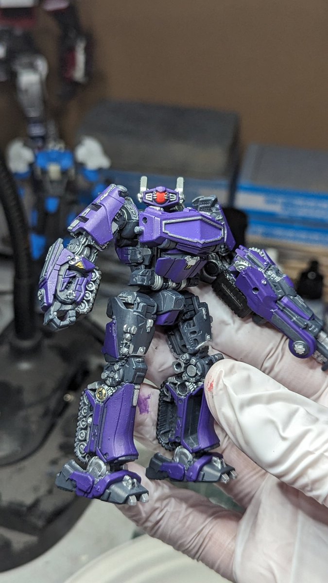 Painted a lil shockwave for a YouTube video :)
#transformers #transformerscustoms #transformersrepaint #transformersstudioseries #transformersphotography #explore