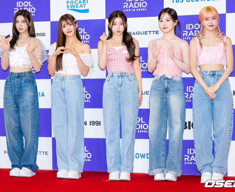 Praying for better outfits this summer. It felt like they were getting styled in regular outfits just because they had a summer theme and it was so annoying and boring😭😭